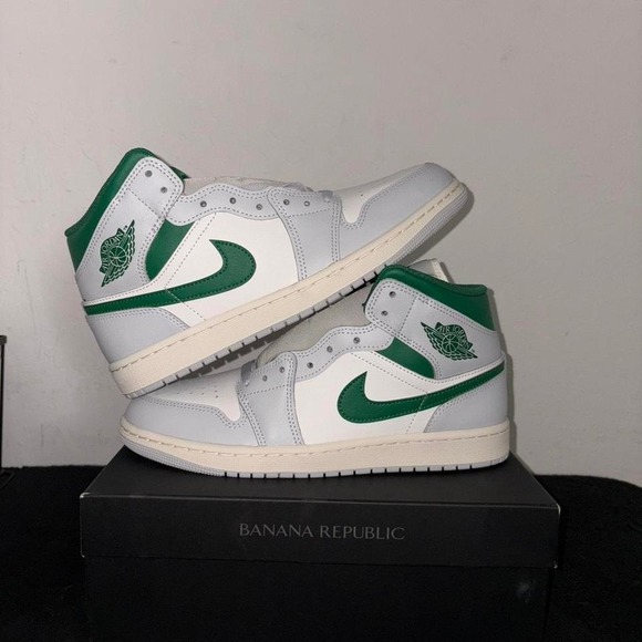 Athletic_Shoes